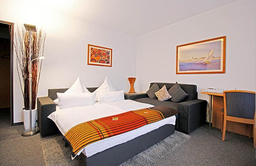 Hotel Lindenkrug Gutersloh Exterior photo