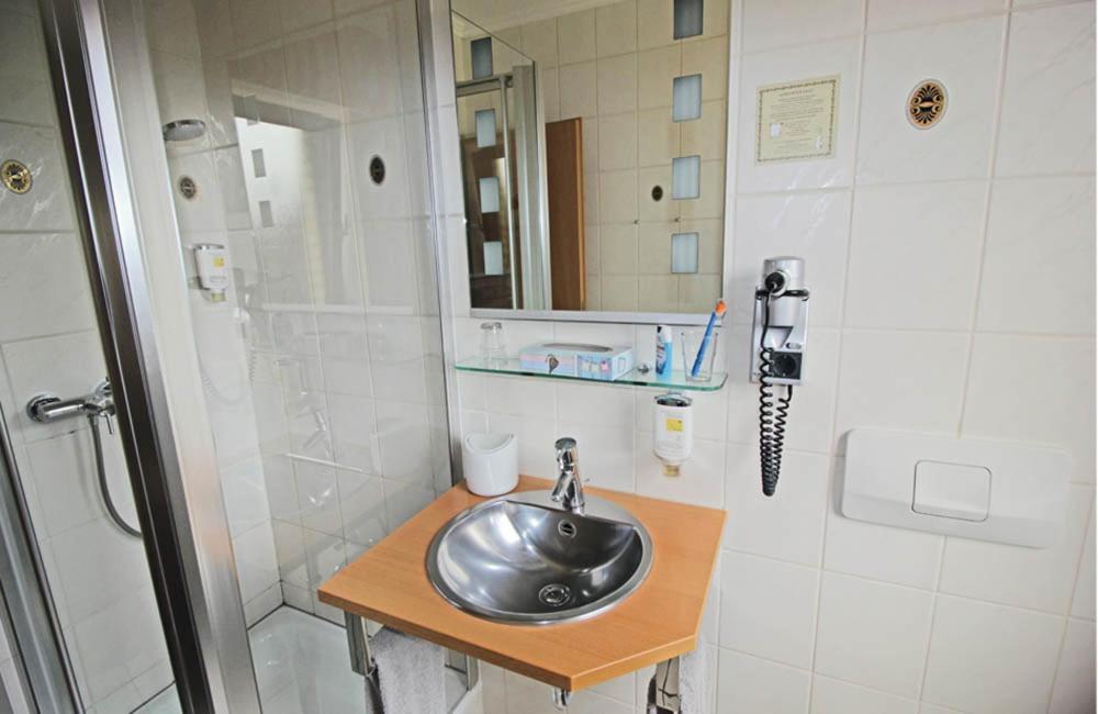 Hotel Lindenkrug Gutersloh Room photo